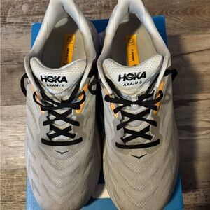 Hoka Arahi 6 Sneakers — Light Gray, Black & Orange